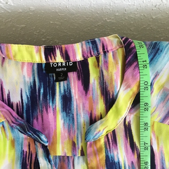 TORRID HARPER COLORFUL SLEEVELESS BLOUSE WITH FRONT POCKETS SIZE 2 - Picture 3 of 3